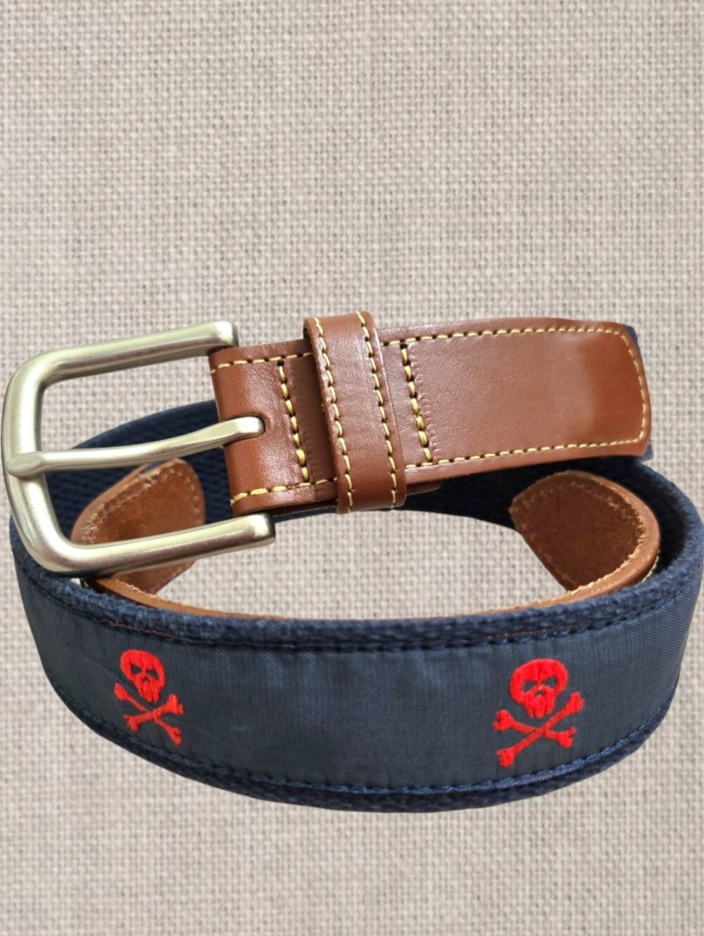Vineyard Vines Preppy Embroidered Pirate Skull Crossbones Ribbon Belt Sz 32 USA